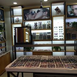 新視界眼鏡店（百聯徐匯店） 專業配鏡，點亮清晰視界
